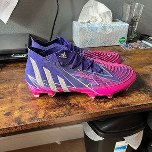 Men’s 9 authentic FG purple Predator soccer cleats